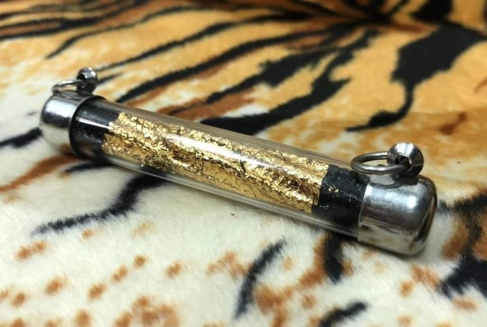 Takrud mạ vàng lá